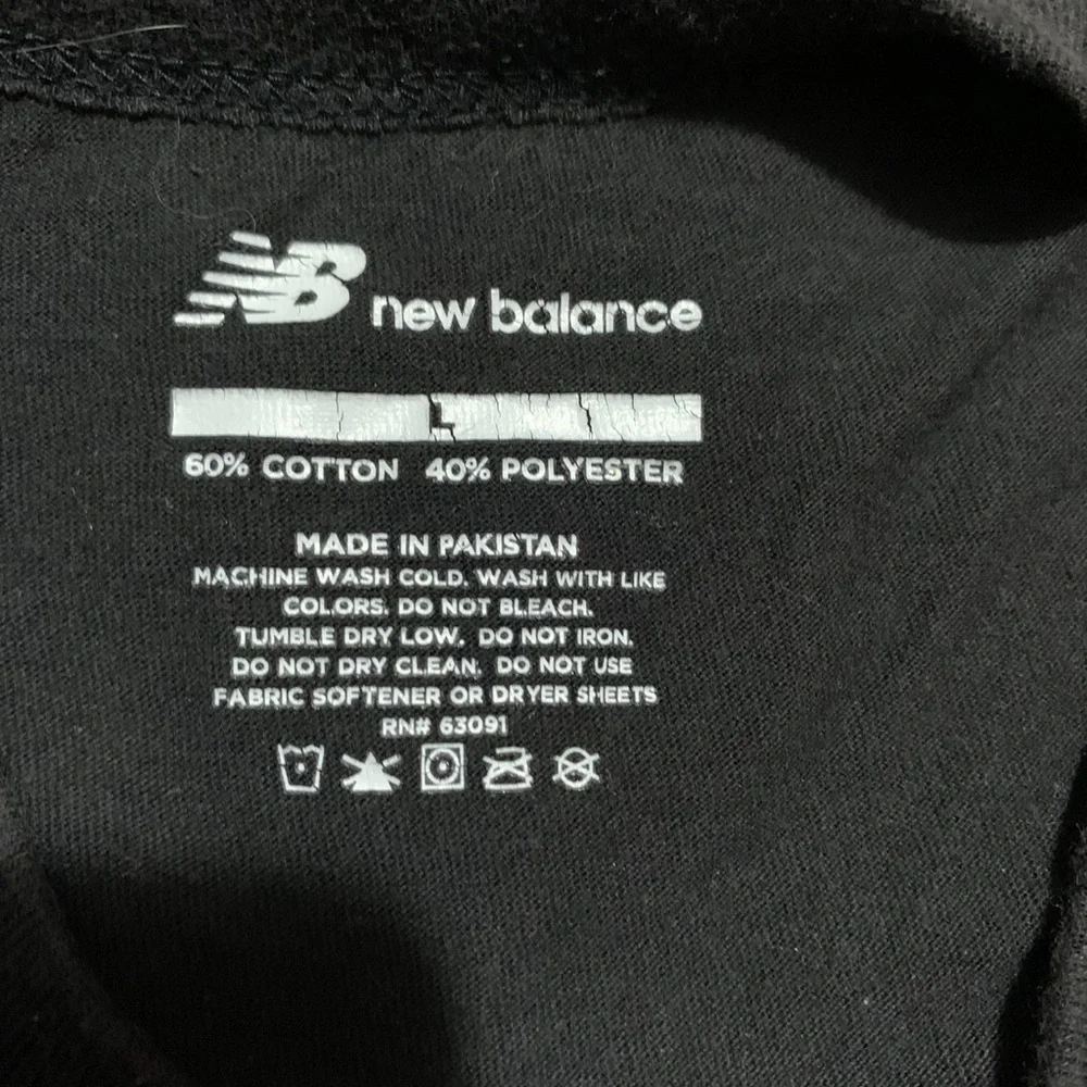 New balance tshirt - Picture 2 of 2